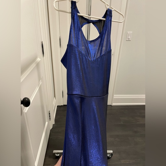 Pretty little part dress! - Picture 2 of 3